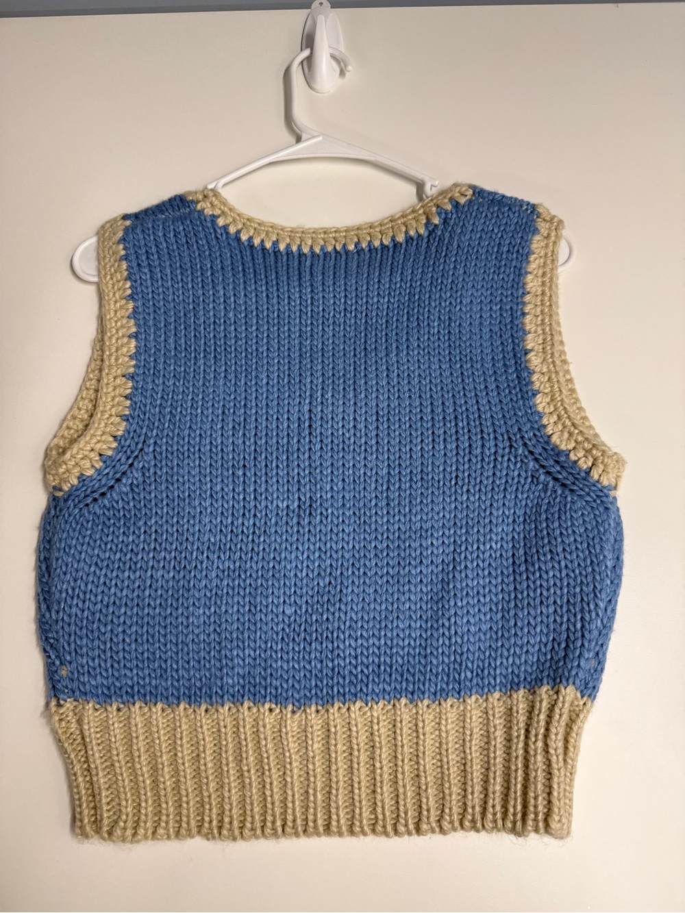 Le Lis Chunky V-Neck Sweater Vest in Blue and Cream - Picture 3 of 4